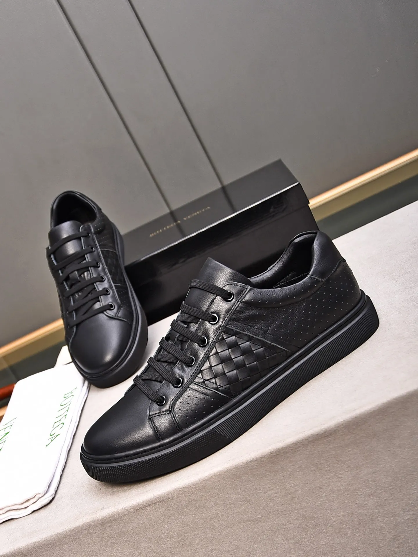 Men's shoes 💰480 [Lace-up series] BOTTEG* VENET* - high-end boutique Size: 38-44 (45 customized) BV new product, first-layer cowhide artificially woven classic style and contemporary fashion temperament harmoniously blend, rubber soles are light and flexible, water-dyed cowhide pads! [Taobao, Tmall, and live streaming are the first choices]